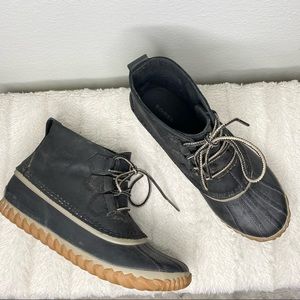 Sorel Out N About Black Leather Lace Up Ankle Boots